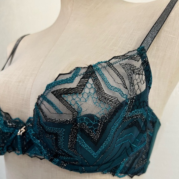 Elegant Lace Bra in Teal and Black - Picture 5 of 8